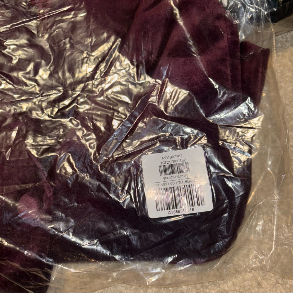 New Good American - VELVET SCULPTED BLAZER - Picture 3 of 5